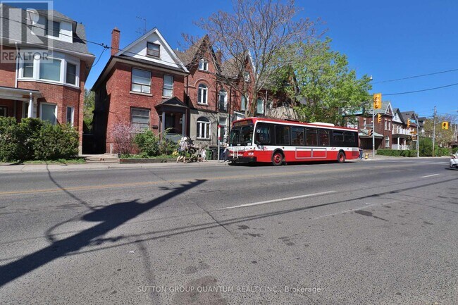 588 Ossington Ave in Toronto, ON - Building Photo - Building Photo