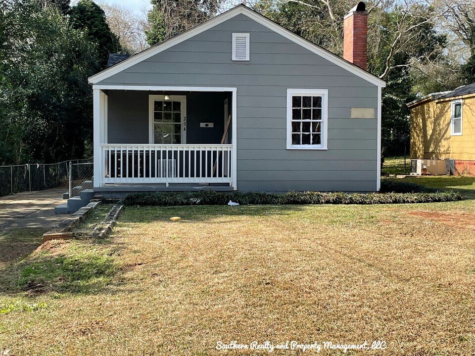 204 Bradley Dr in Montgomery, AL - Building Photo