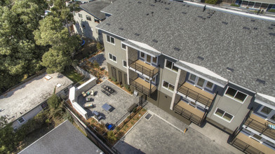 Mavericks Apartments in Half Moon Bay, CA - Foto de edificio - Building Photo