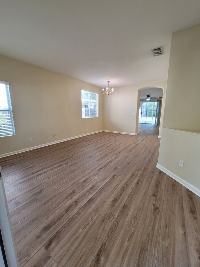 380 Groth Cir in Sacramento, CA - Building Photo - Building Photo