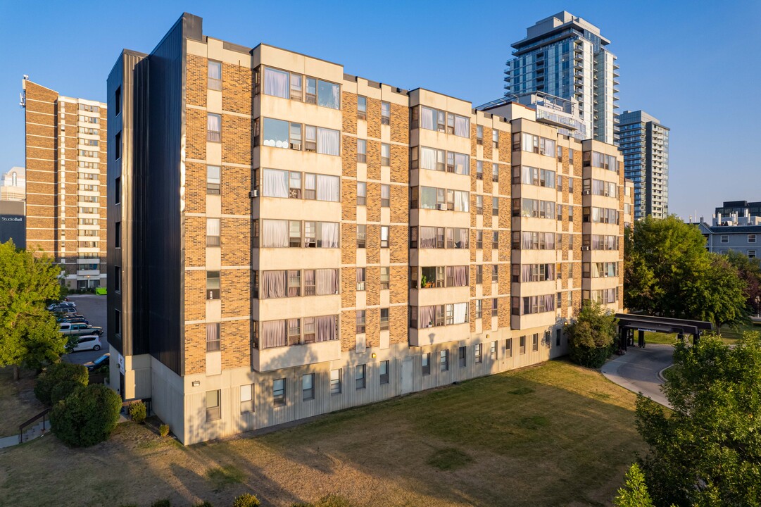 George C. King Tower in Calgary, AB - Building Photo