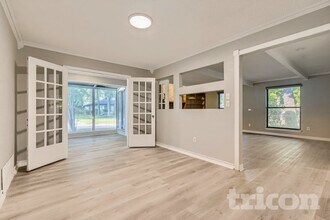 2819 Hedgeway Dr in Arlington, TX - Foto de edificio - Building Photo