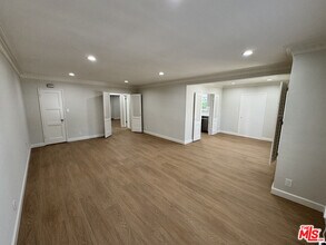 300 S Doheny Dr in Beverly Hills, CA - Building Photo - Building Photo