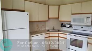 3859 Coral Tree Cir-Unit -302 in Coconut Creek, FL - Building Photo - Building Photo
