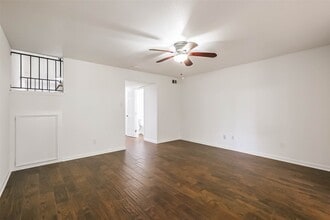 5005 Georgi Ln in Houston, TX - Foto de edificio - Building Photo