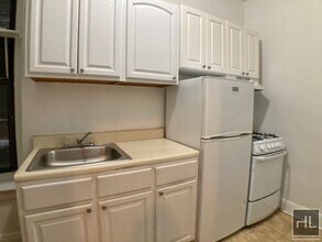 1075 1st Ave in New York, NY - Building Photo - Building Photo