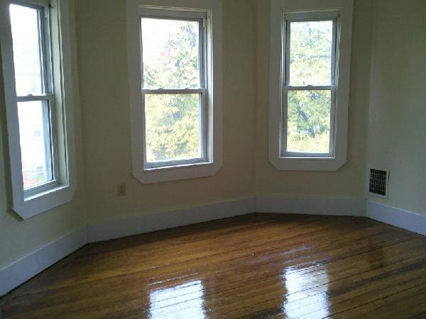 135 Brook St, Unit 1 in Brookline, MA - Building Photo