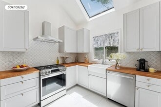 37 Trout Pond Rd in Sag Harbor, NY - Building Photo - Building Photo