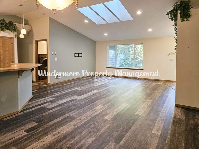 14280 Harpoon Pl SE in Olalla, WA - Building Photo - Building Photo