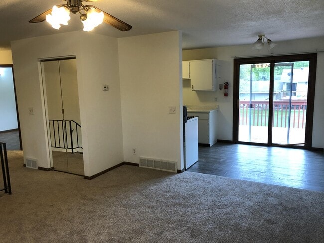 1412 Osborne Rd NE in Fridley, MN - Building Photo - Building Photo