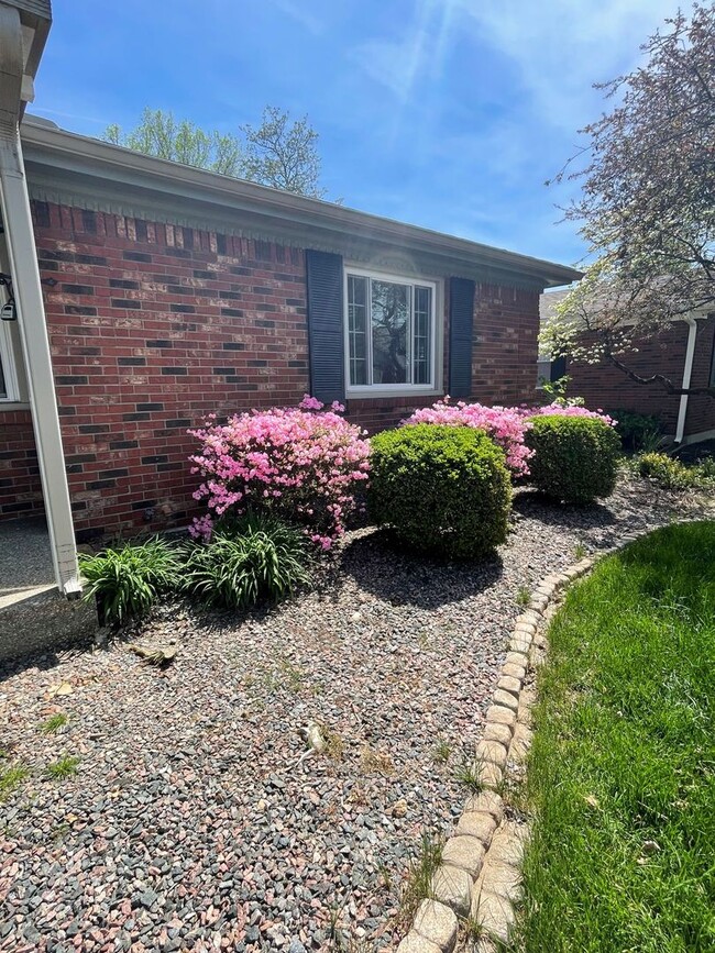 1428 McCartin Dr in New Albany, IN - Building Photo - Building Photo