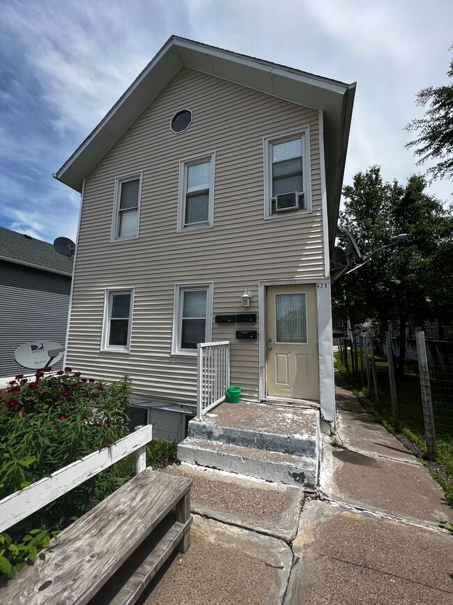428 7th St in Moline, IL - Building Photo - Building Photo