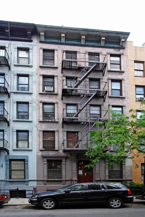 227 W 15th St in New York, NY - Building Photo