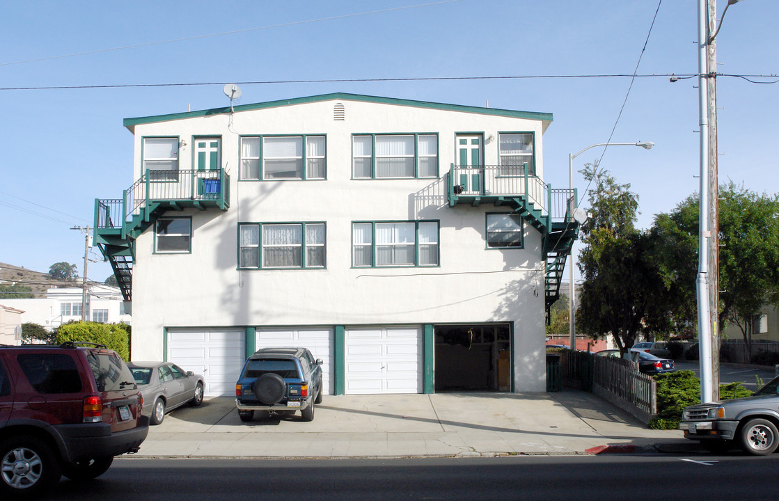 404 Spruce Ave in South San Francisco, CA - Building Photo