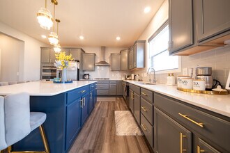 8380 Abercrombie Ln in Woodbury, MN - Building Photo - Building Photo