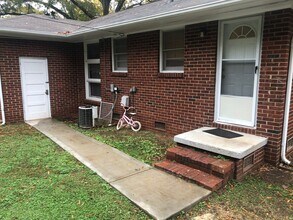 3649 Dresden Dr E in Charlotte, NC - Building Photo - Building Photo