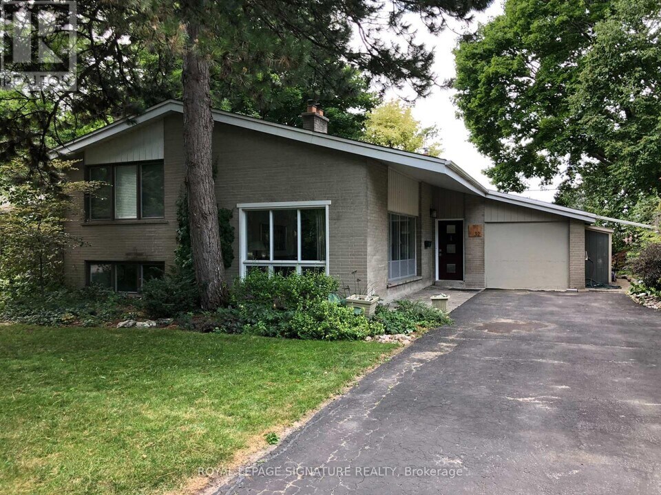 32 Greenland Rd in Toronto, ON - Building Photo