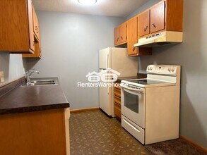 9147 Olson Mem Hwy in Golden Valley, MN - Building Photo - Building Photo