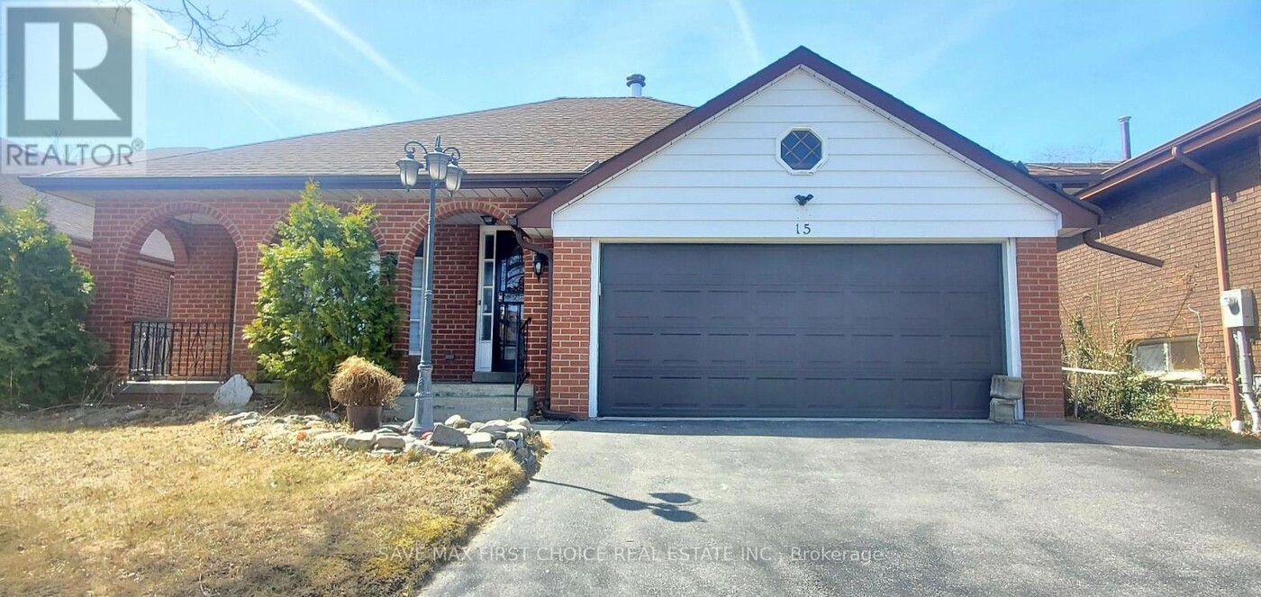 15 Terryhill Crescent in Toronto, ON - Building Photo