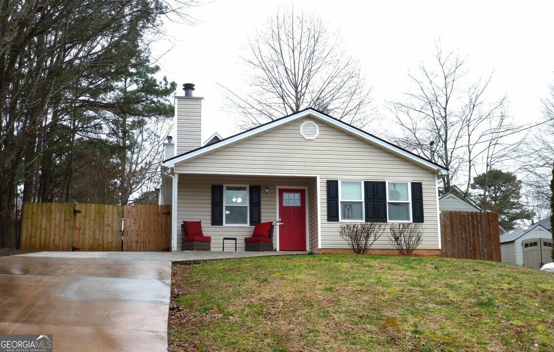 2840 Capri Dr in Cumming, GA - Building Photo