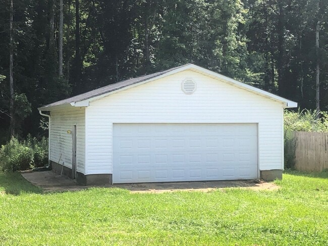 100 Peek Dr in Carrollton, GA - Building Photo - Building Photo