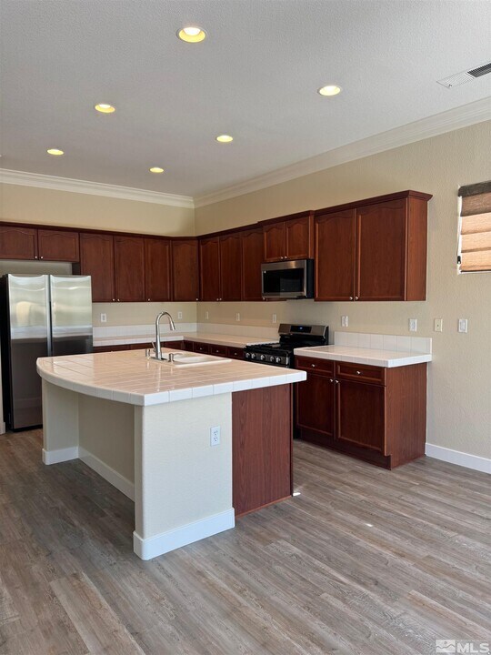 10401 Blockade Dr in Reno, NV - Building Photo