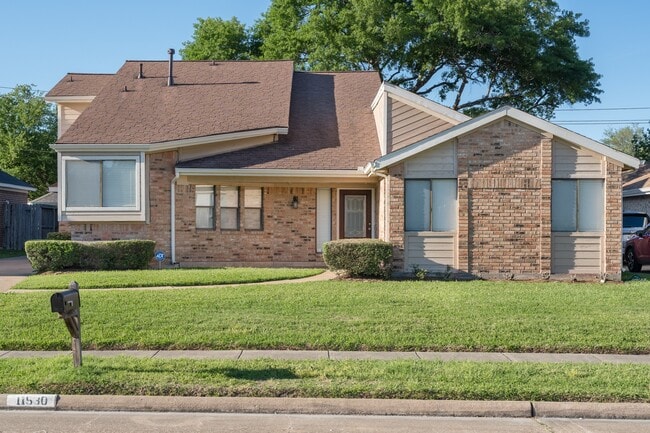 11530 Ella Lee Dr in Houston, TX - Building Photo - Building Photo