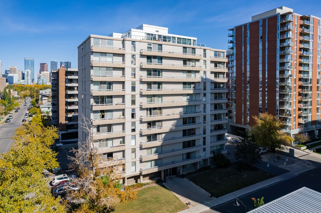 River Heights Apartments in Calgary, AB - Building Photo