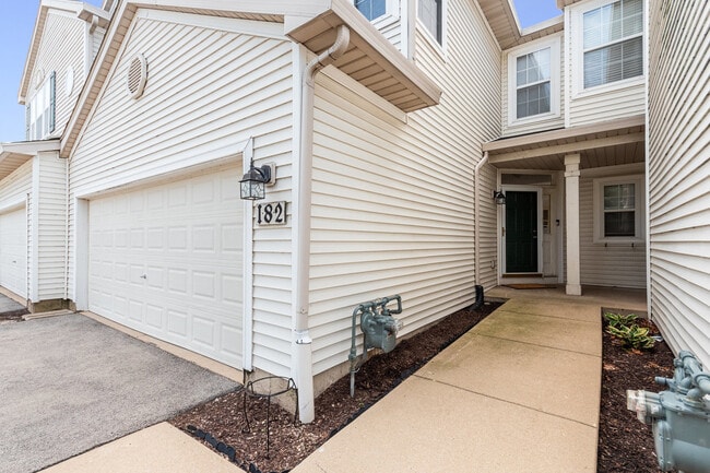 182 Malibu Dr in Romeoville, IL - Building Photo - Building Photo