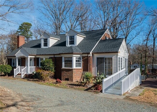 208 Tremont Dr in Burlington, NC - Foto de edificio - Building Photo