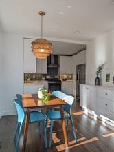 1096 Oakfield Dr SE in Atlanta, GA - Foto de edificio - Building Photo