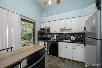 15 South Ct in Clinton, NJ - Building Photo - Building Photo