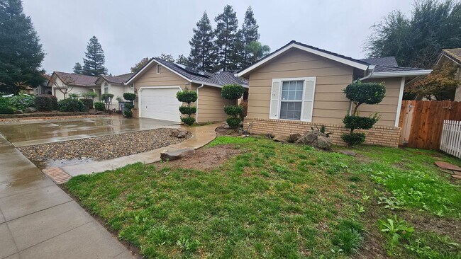 3299 W Stuart Ave in Fresno, CA - Building Photo - Building Photo