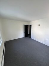 140 Center St in Manchester, CT - Building Photo - Building Photo