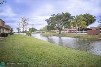 416 Lakeside Dr in Margate, FL - Building Photo - Building Photo