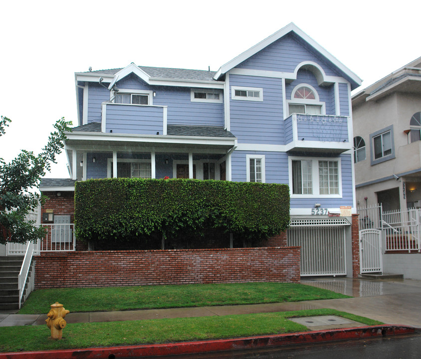 5237 Satsuma Ave in North Hollywood, CA - Foto de edificio