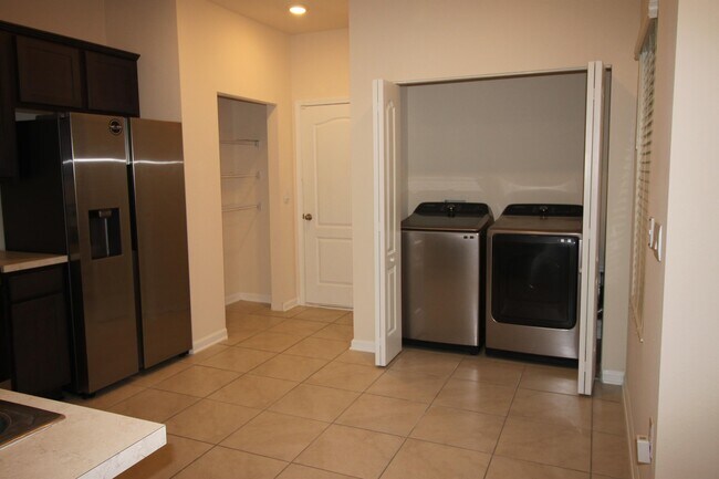 7695 Legacy Trl in Jacksonville, FL - Building Photo - Building Photo