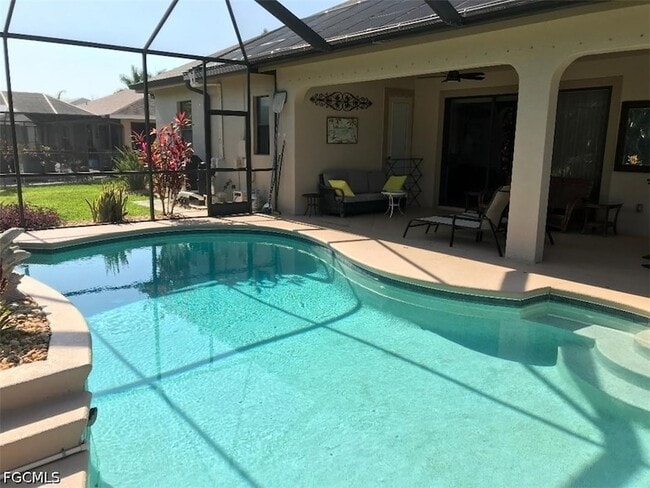 1624 SW 43rd Ln in Cape Coral, FL - Foto de edificio - Building Photo