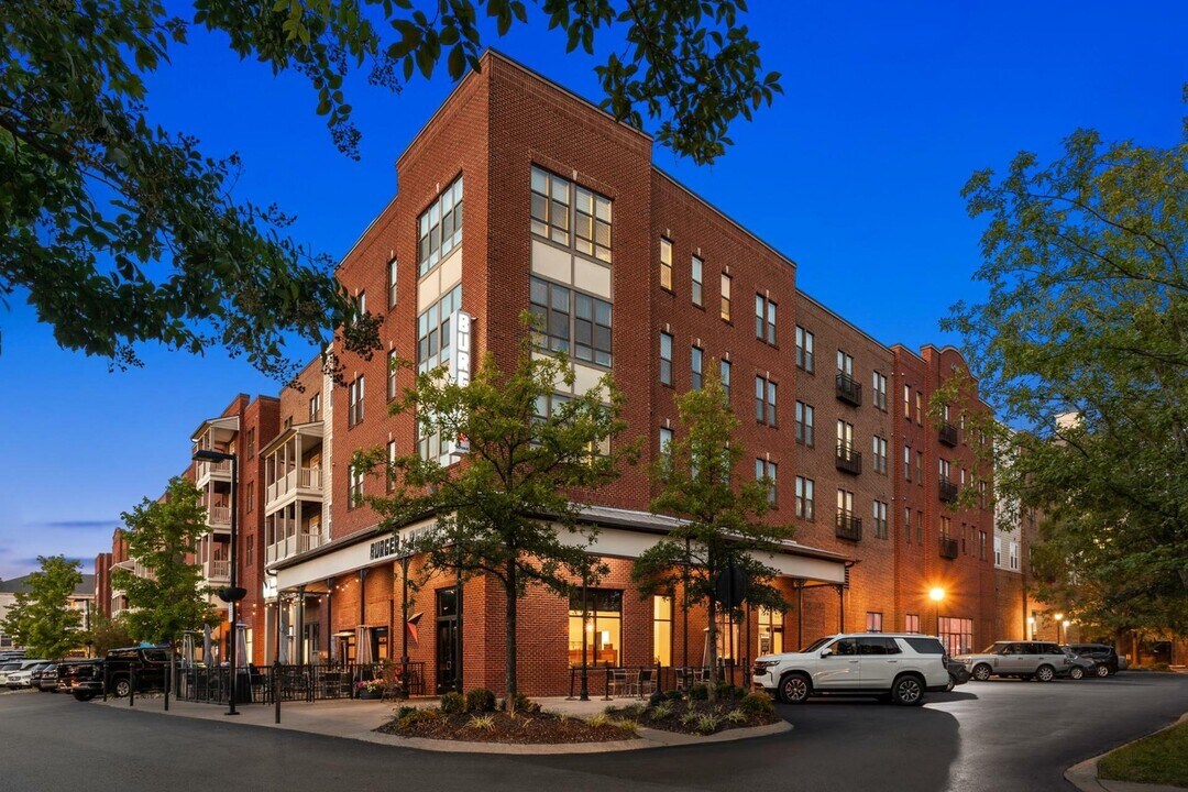 Lenox Village in Nashville, TN - Building Photo