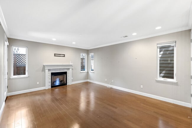 111 Mirabel Pl in San Carlos, CA - Building Photo - Building Photo