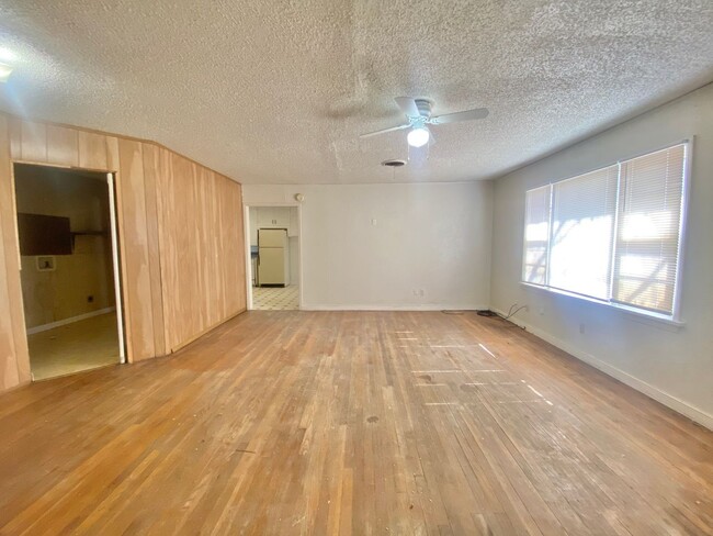 2418 40th St in Lubbock, TX - Foto de edificio - Building Photo