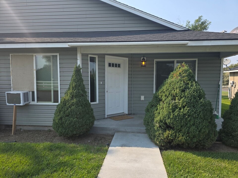 10748 Rd 4 NE in Moses Lake, WA - Building Photo