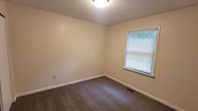 1360 8th Ave in Akron, OH - Building Photo - Building Photo