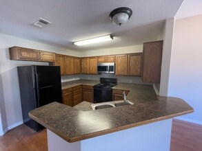 604 Hilltop Dr in Springtown, TX - Foto de edificio - Building Photo