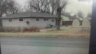 1719 Hickory St in Salina, KS - Building Photo - Building Photo