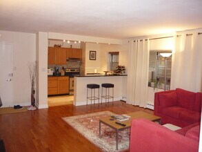 4970 N Marine Dr, Unit 229 in Chicago, IL - Building Photo - Building Photo