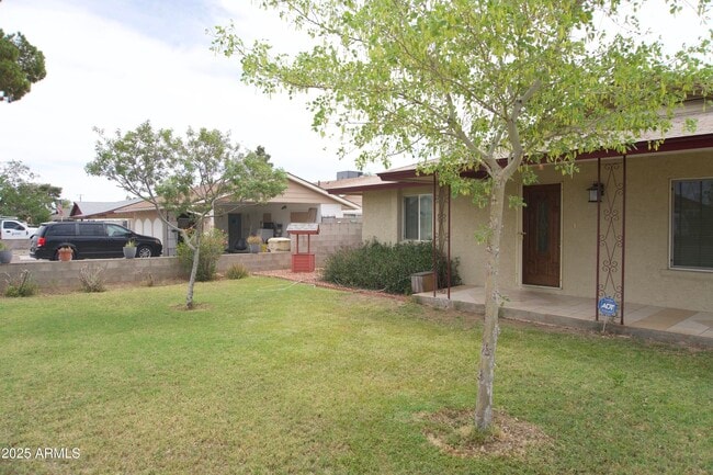 8334 N 55th Ave in Glendale, AZ - Building Photo - Building Photo