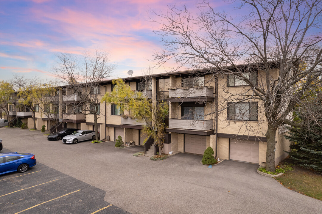 1805 Dempster Ct in Park Ridge, IL - Foto de edificio