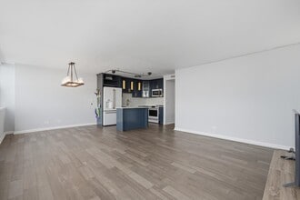 6301 N Sheridan Rd in Chicago, IL - Building Photo - Building Photo