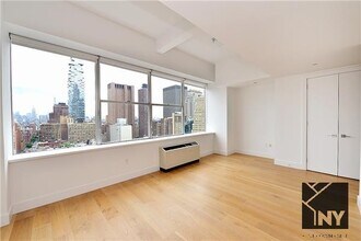 53 W Broadway-Unit -1405 in New York, NY - Building Photo - Building Photo